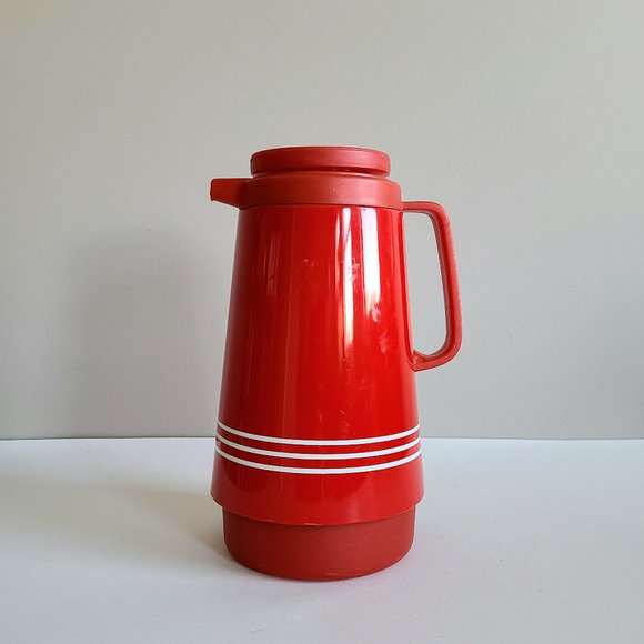 Vintage red thermos. Made in Taiwan - Picture 1 of 7